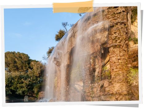 Wasserfall auf dem Schlossberg in Nizza, Côte d’Azur