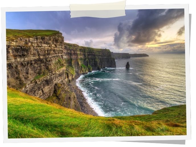 Die bis zu 214 m hohen Cliffs of Moher - Eine der berühmtesten Natur-Sehenswürdigkeiten Irlands