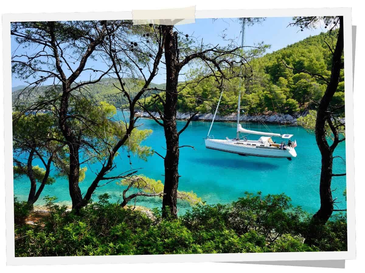 Blick auf die griechische Insel Skopelos, die als Hauptdrehort von Mamma Mia diente