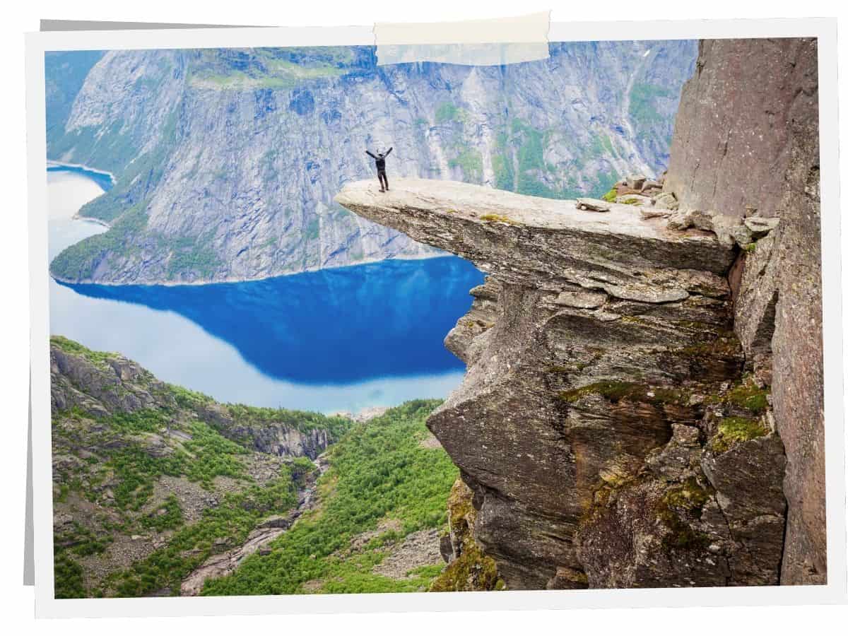 Trolltunga Felsvorsprung hoch über dem Ringedalsvatnet-See in Norwegen